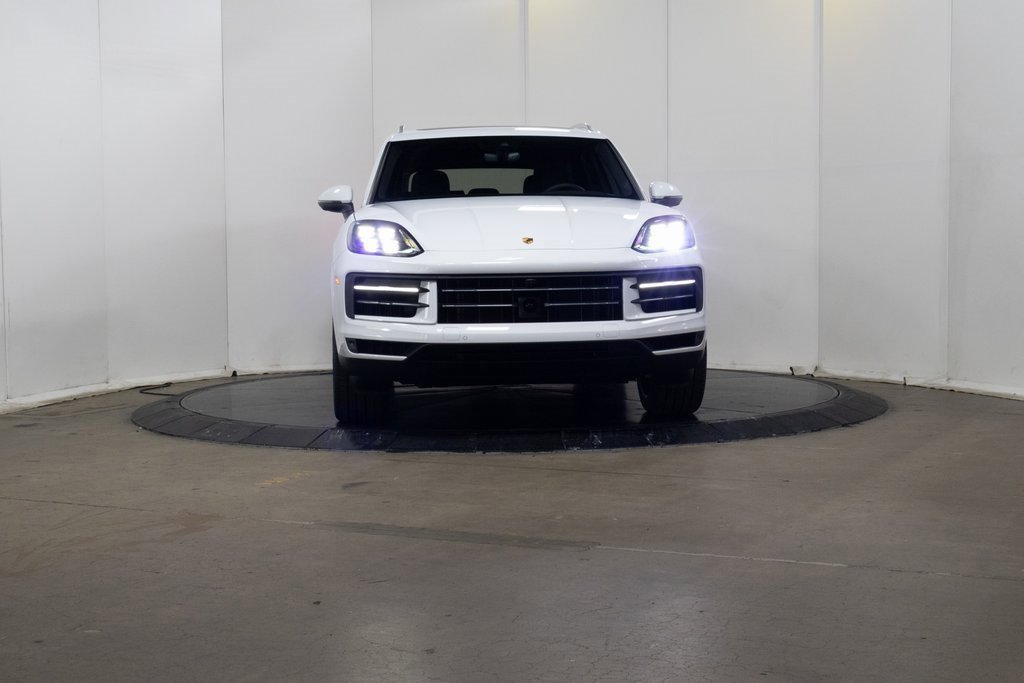 Used 2025 Porsche Cayenne image 10