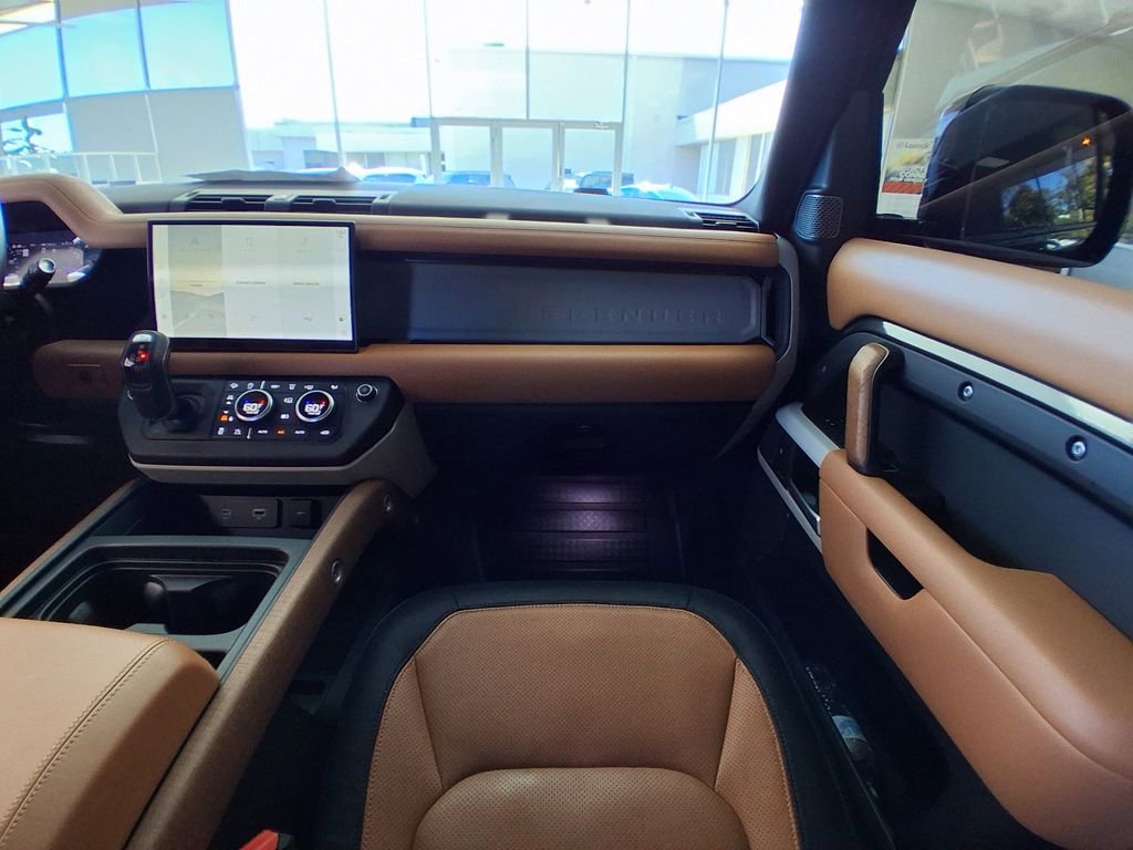Used 2023 Land Rover Defender 90 X-Dynamic SE image 11