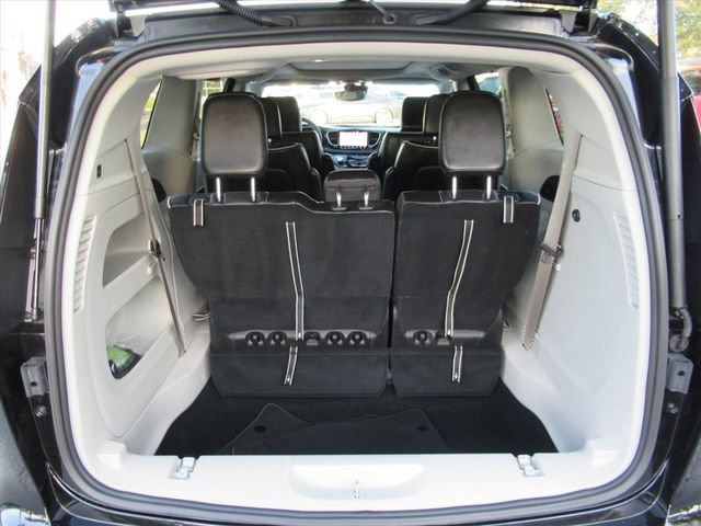 Used 2024 Chrysler Pacifica Limited image 32