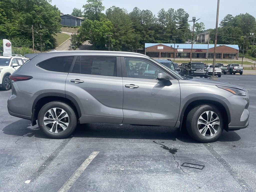 New 2026 Toyota Highlander XLE AWD/4WD image 2