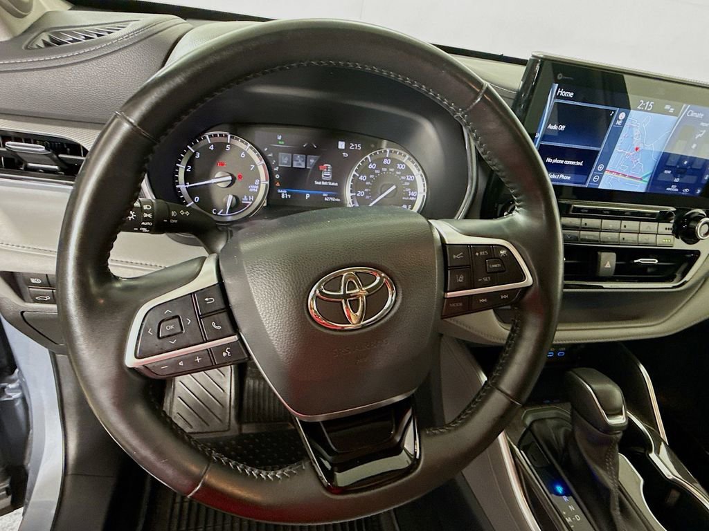 Used 2022 Toyota Highlander Platinum AWD/4WD image 11