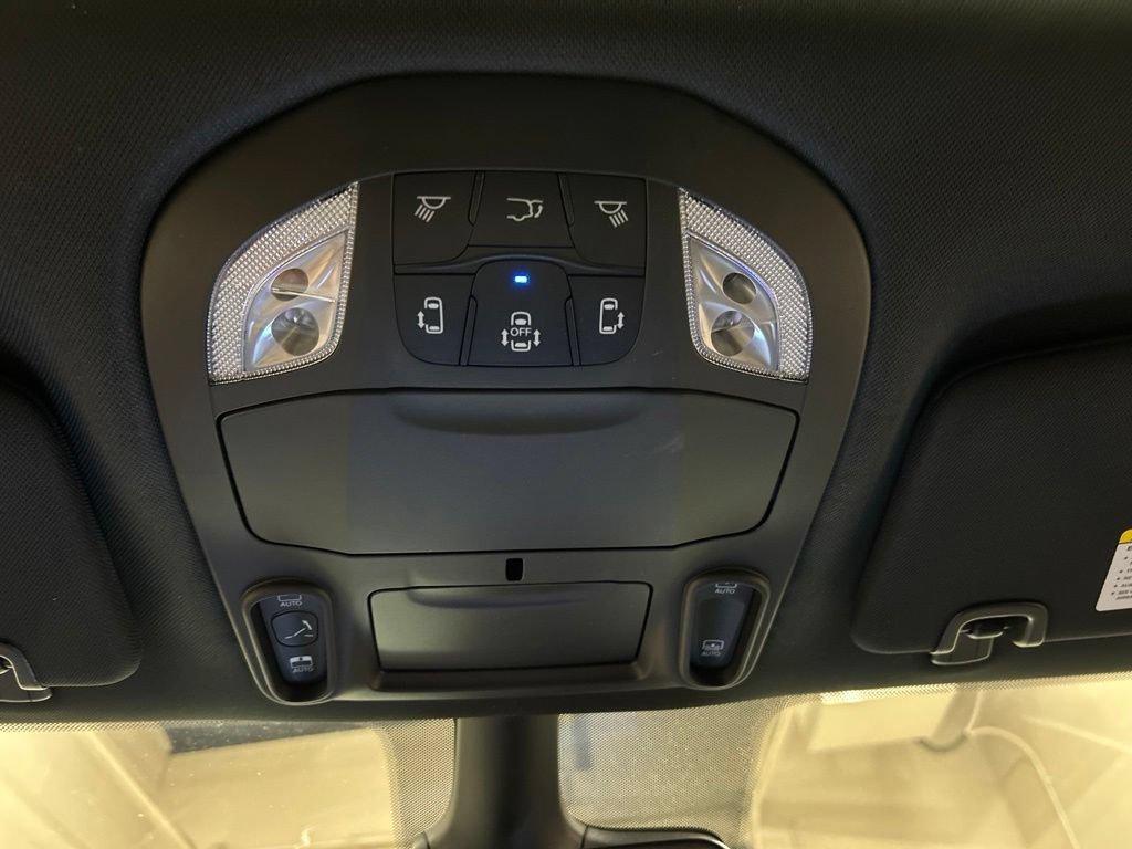 New 2027 Chrysler Pacifica Limited w/ S Appearance Package FWD image 25