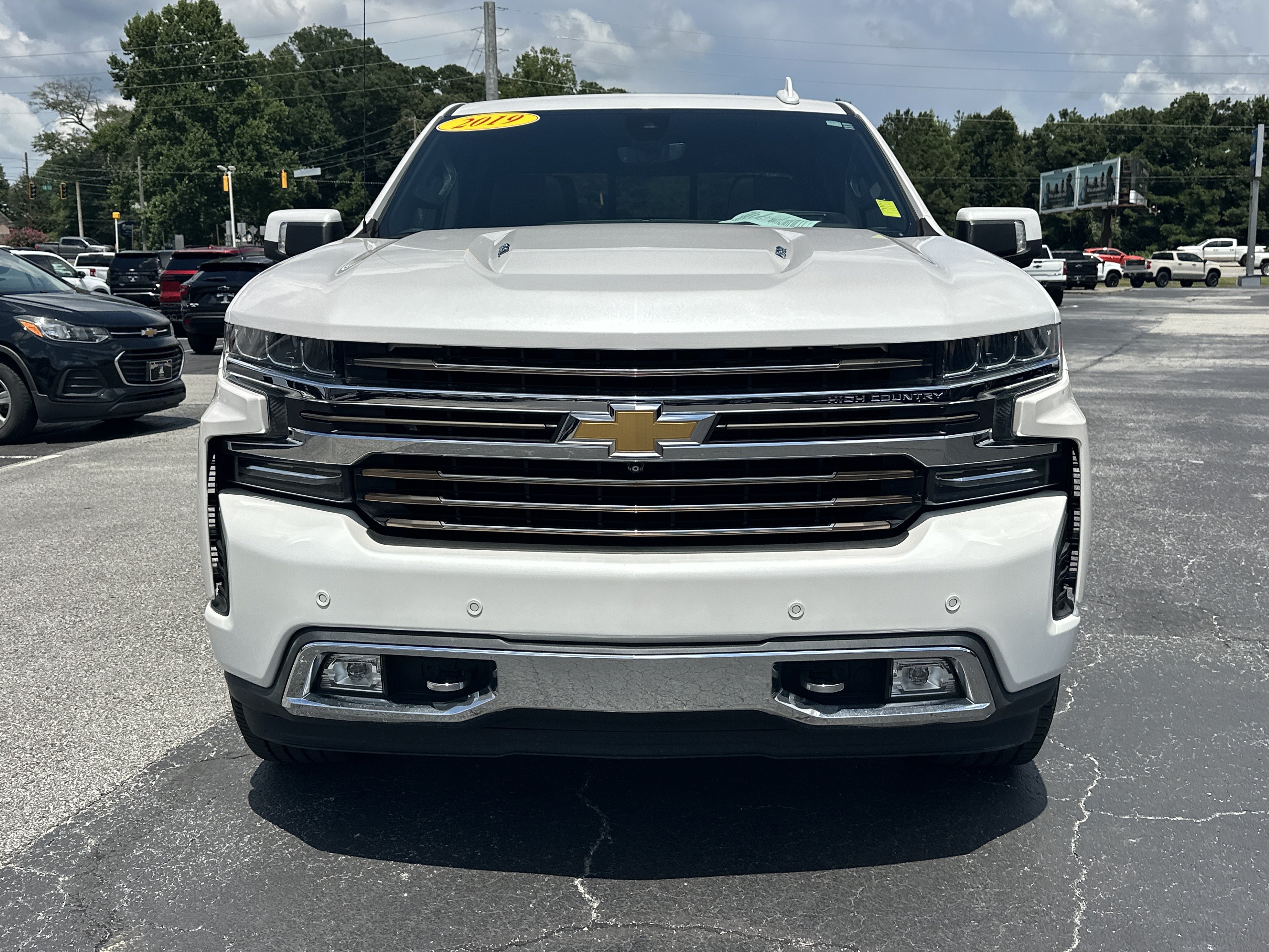 Used 2019 Chevrolet Silverado 1500 High Country w/ Technology Package AWD/4WD image 3