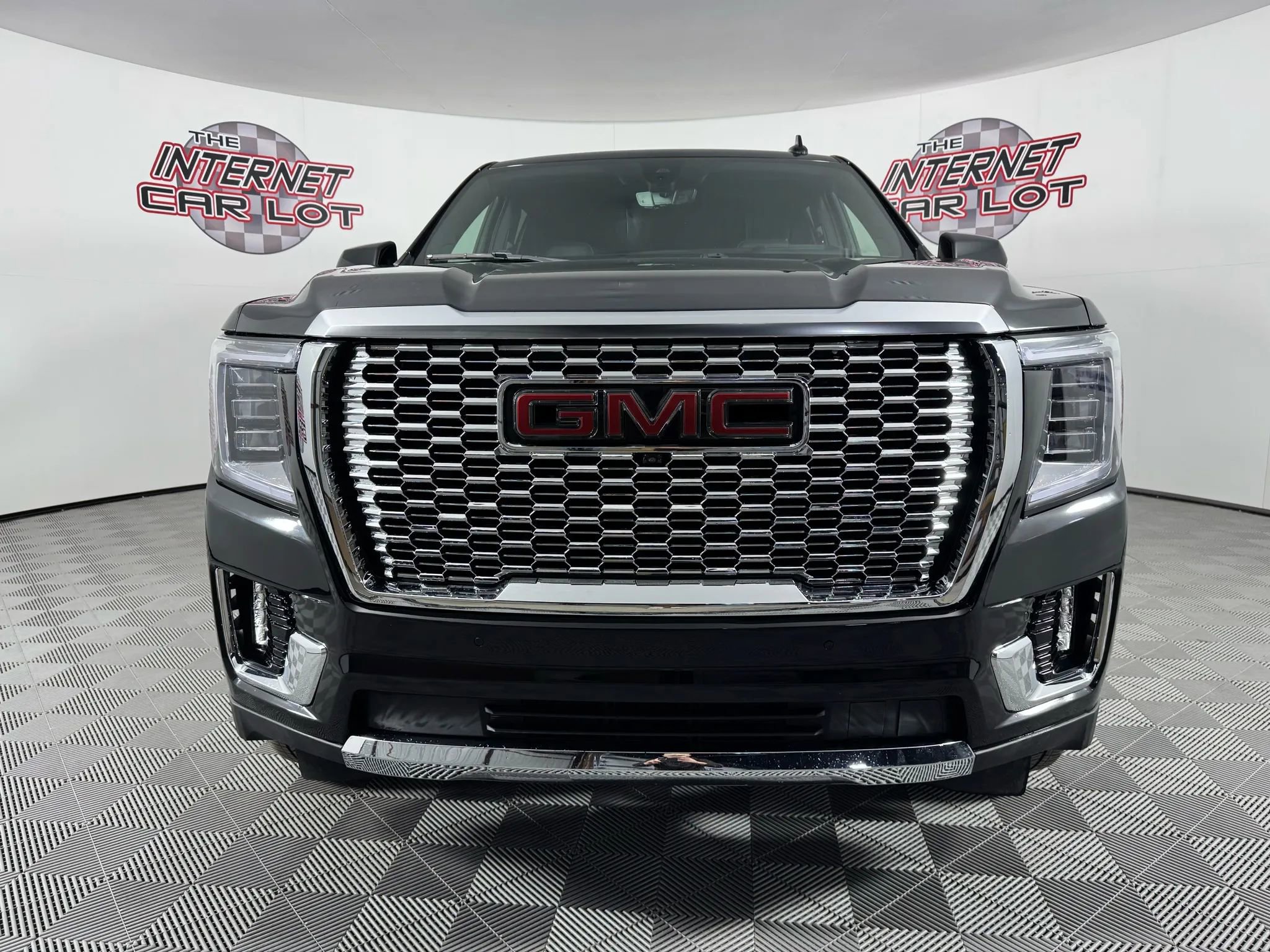 Used 2022 GMC Yukon Denali w/ Advanced Technology Package image 2