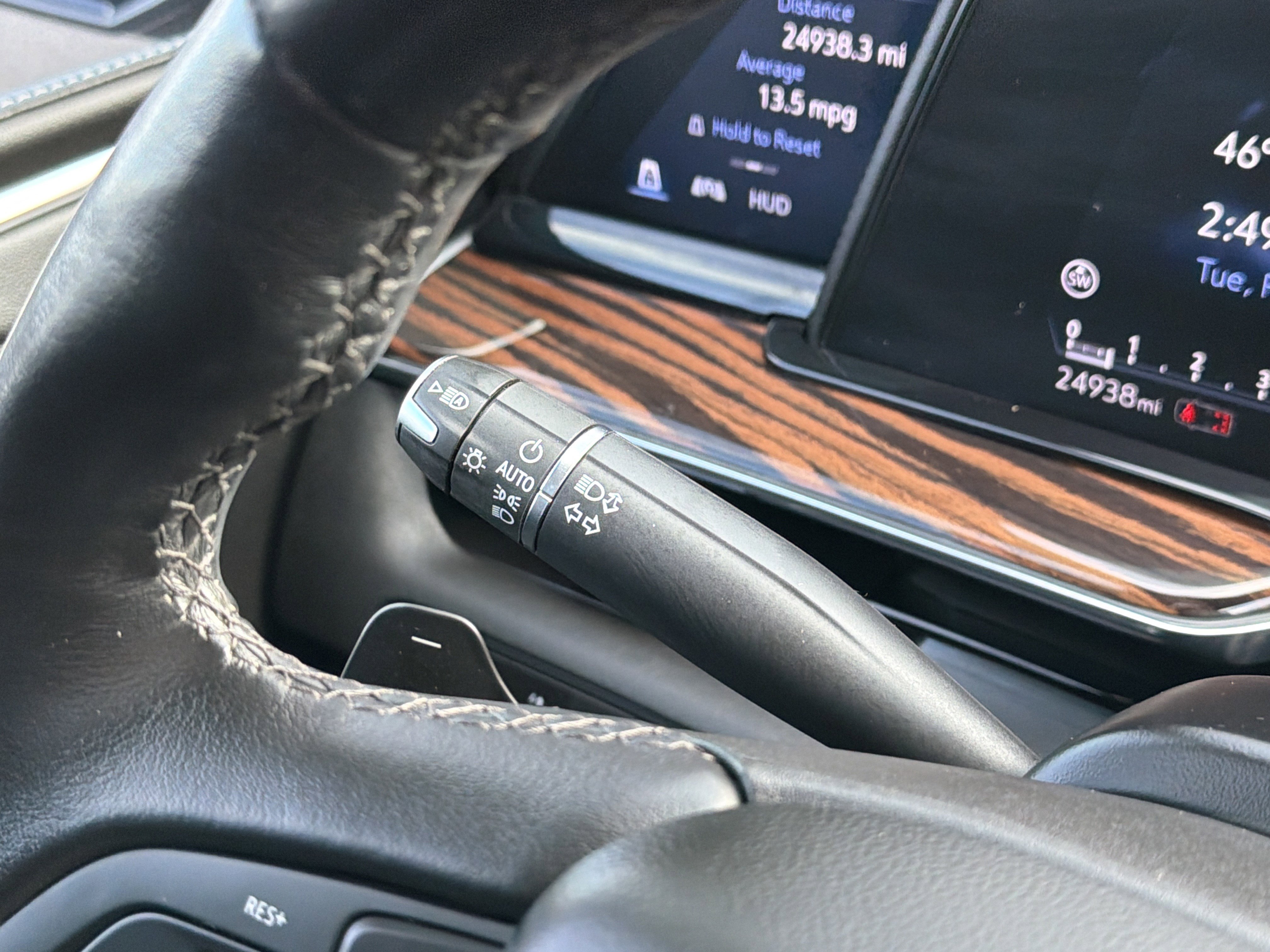 Used 2023 Cadillac Escalade ESV Premium Luxury w/ Performance Package image 21