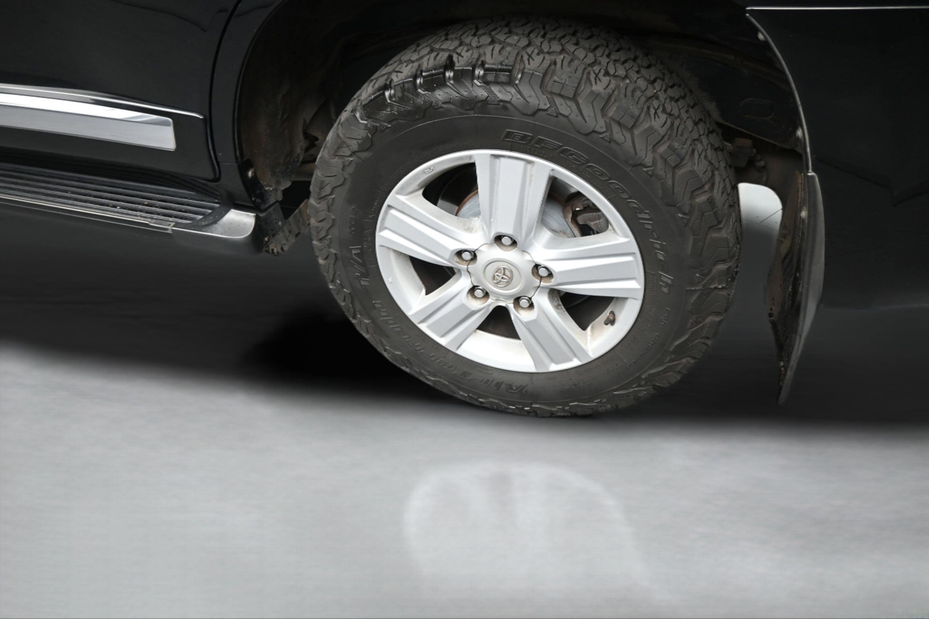 Used 2014 Toyota Land Cruiser AWD/4WD image 37