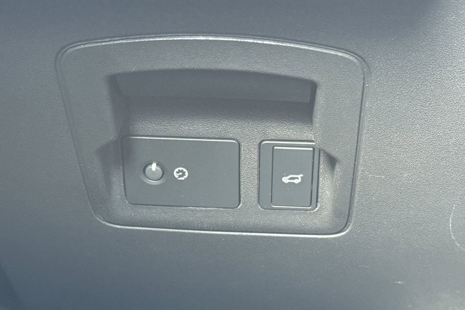 Used 2025 Land Rover Range Rover Velar Dynamic SE image 32