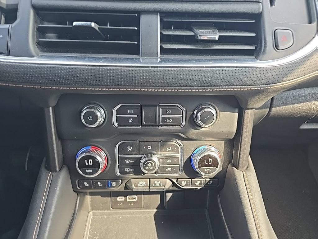 Used 2024 GMC Yukon AT4 w/ Technology Package AWD/4WD image 29