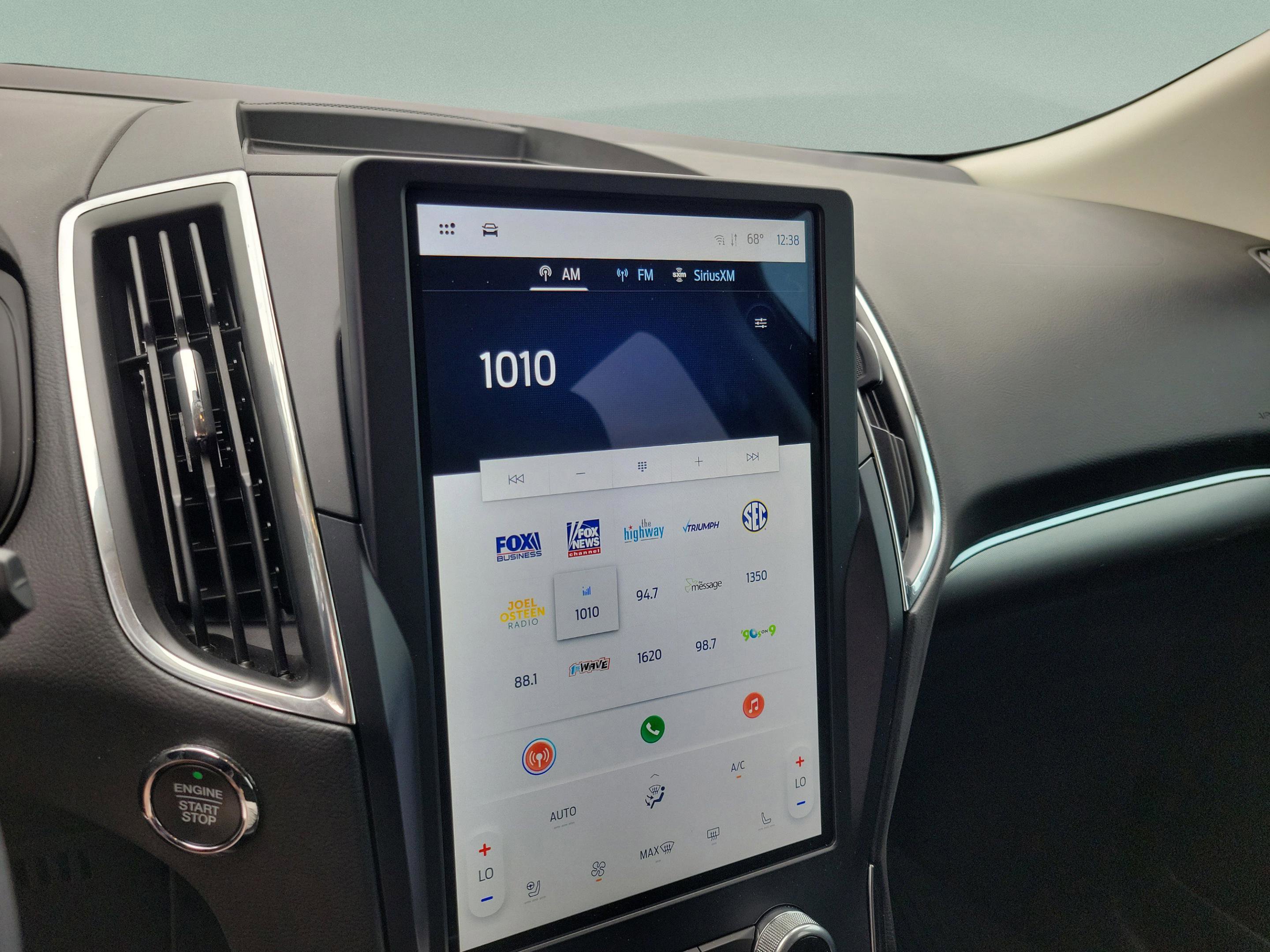 Used 2022 Ford Edge Titanium AWD/4WD image 17