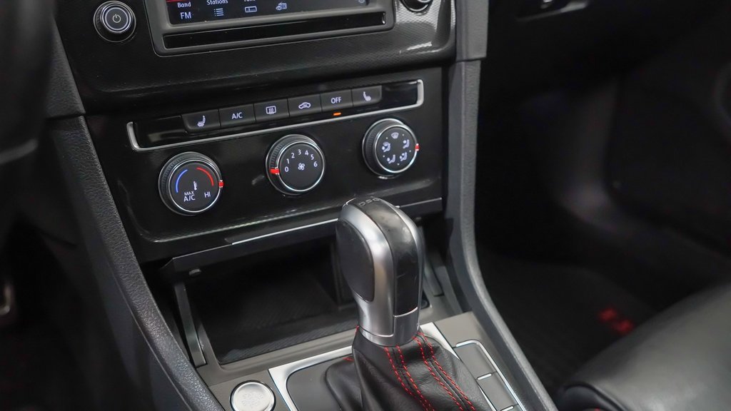 Used 2016 Volkswagen GTI SE image 31