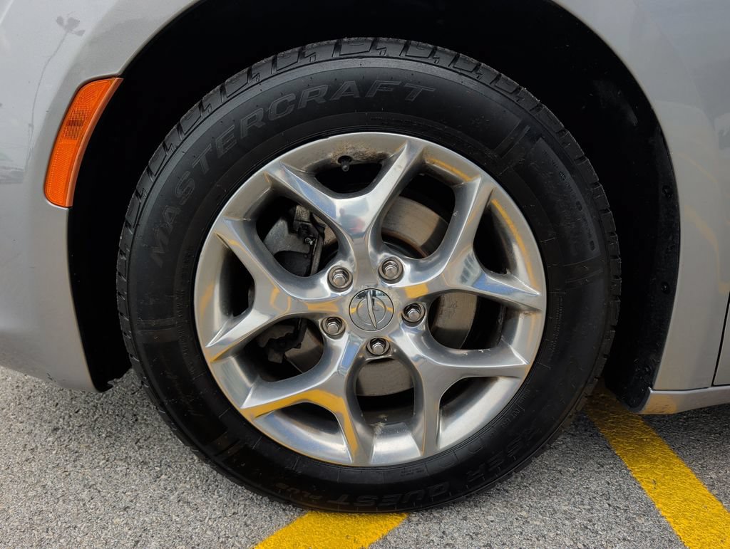 Used 2018 Chrysler Pacifica Limited FWD image 4