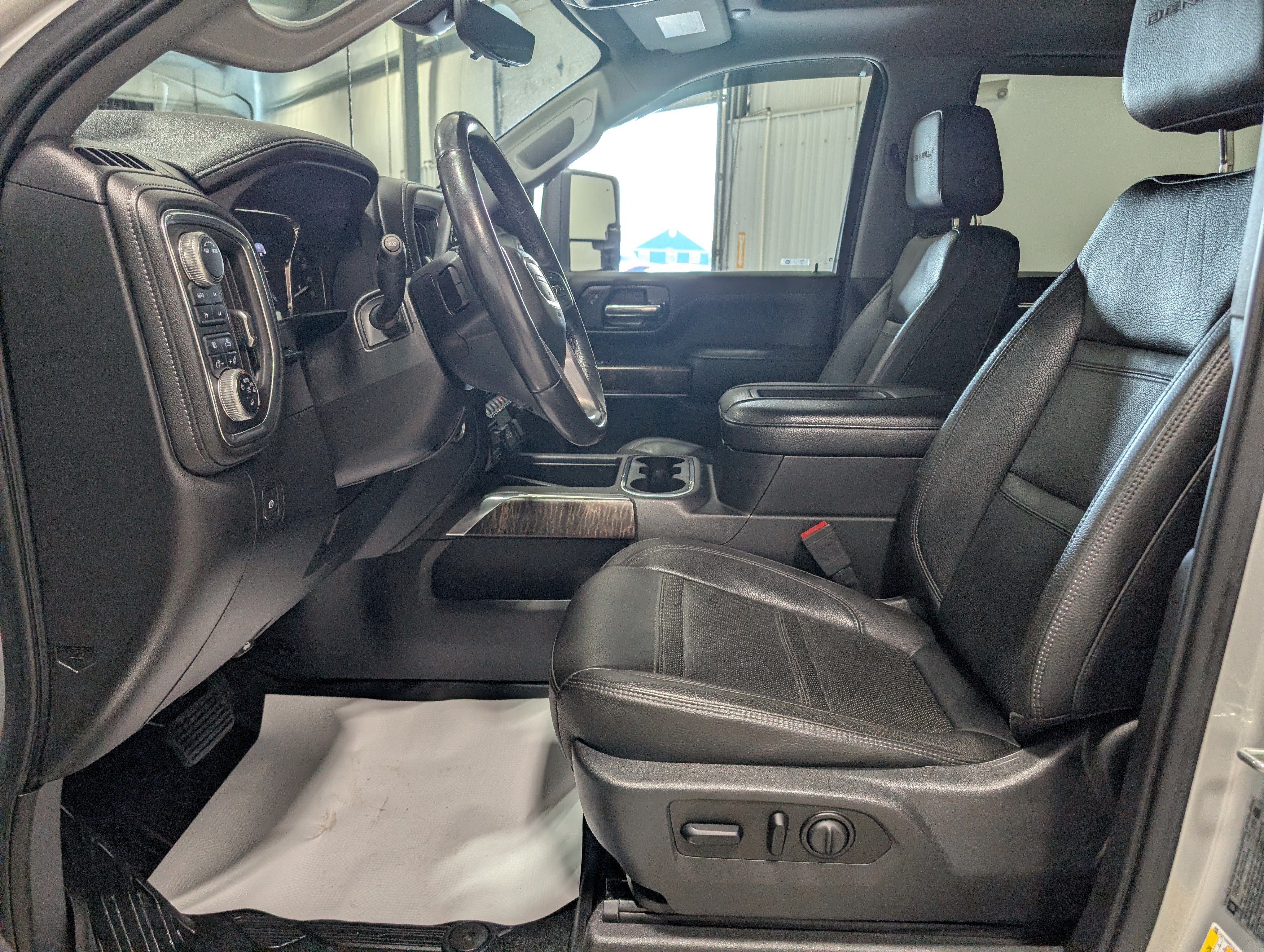 Used 2020 GMC Sierra 3500 Denali w/ Denali Ultimate Package AWD/4WD image 16