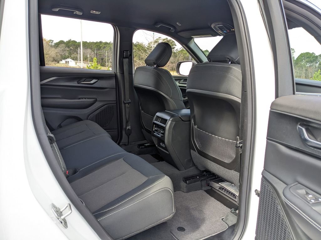 New 2026 Jeep Grand Cherokee Laredo w/ Trailer Tow Package RWD image 41