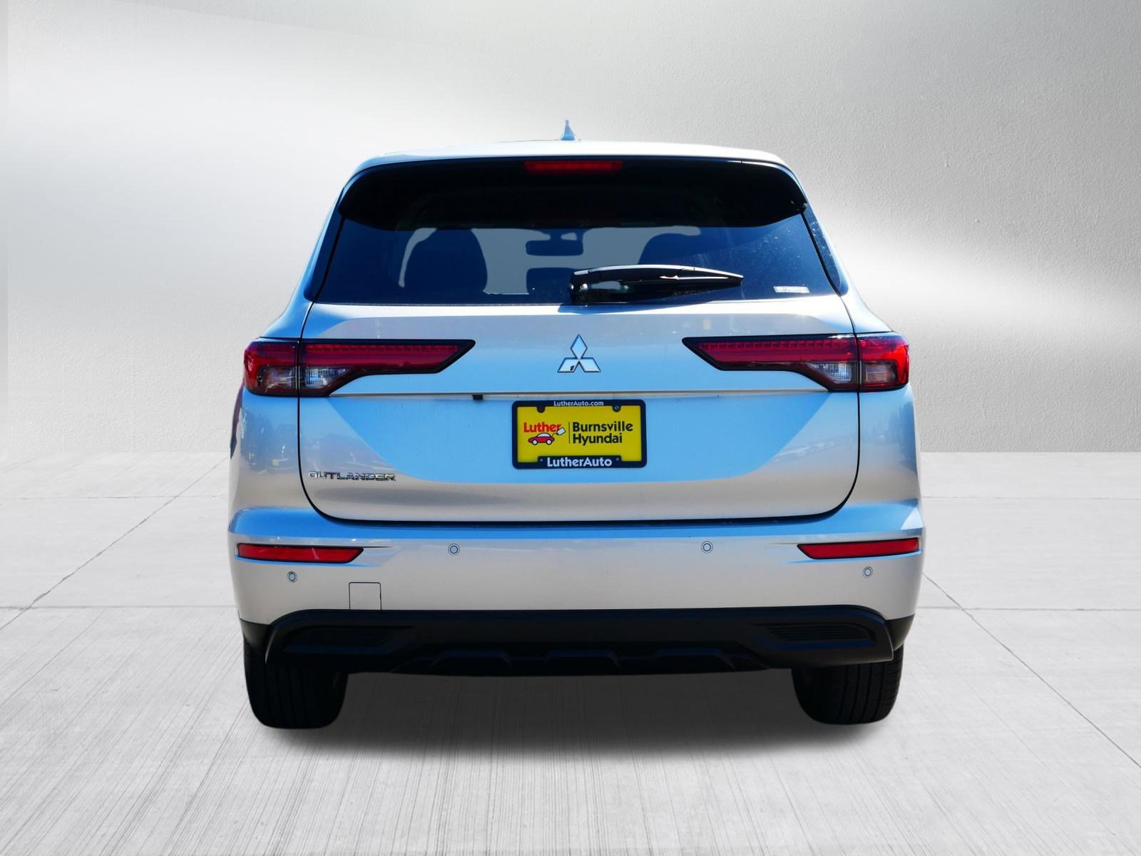 Used 2022 Mitsubishi Outlander ES image 6