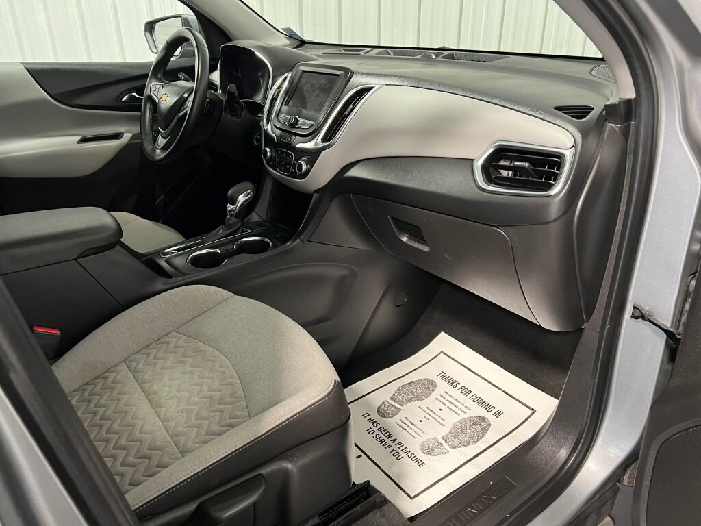 Used 2023 Chevrolet Equinox LT w/ Driver Convenience Package image 3