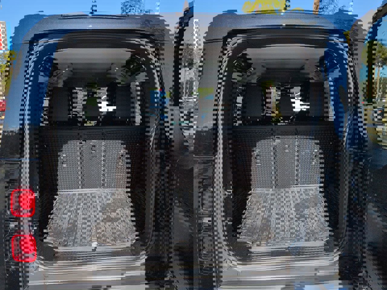 Used 2025 Land Rover Defender 110 S image 11