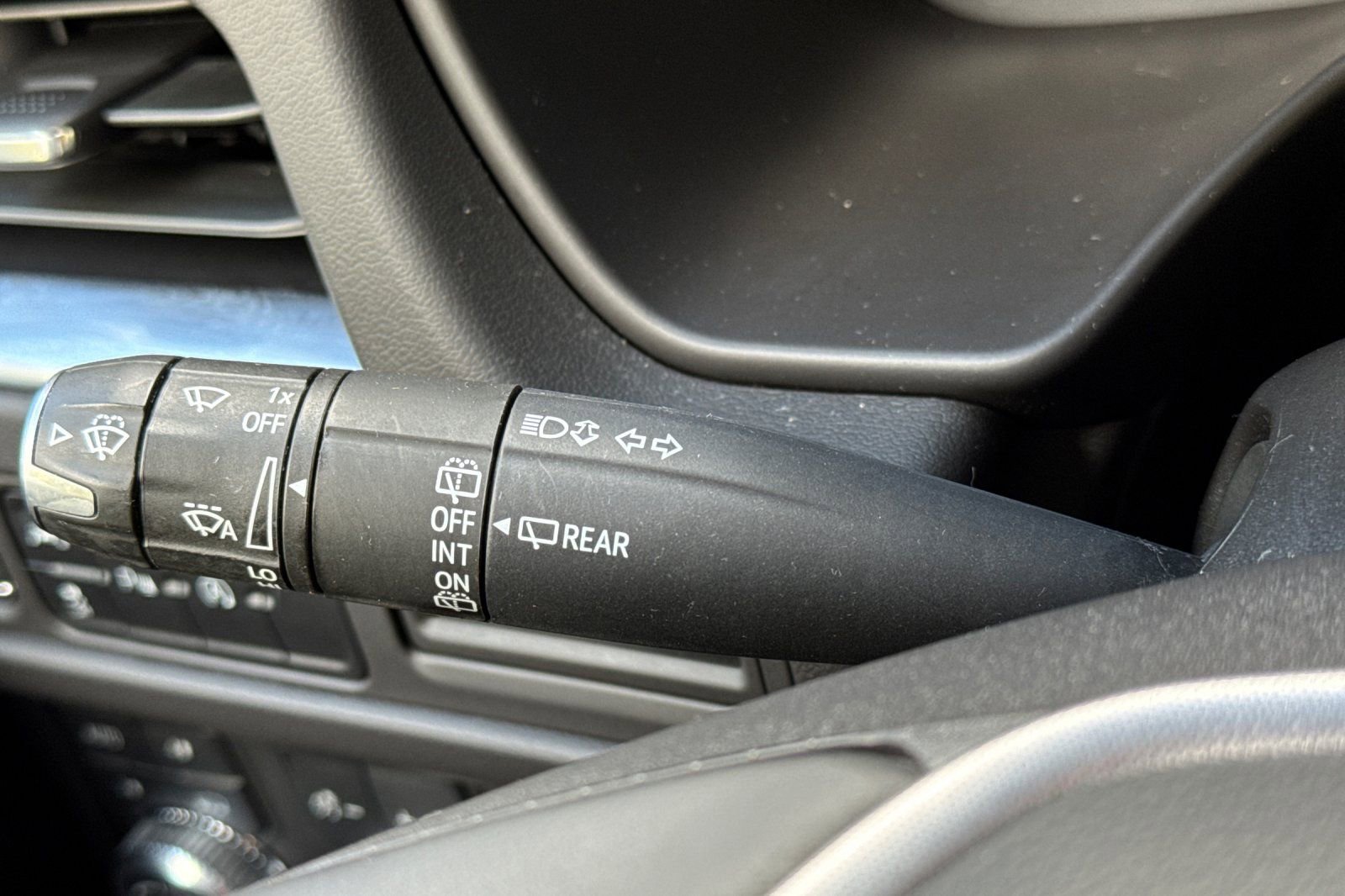 Used 2024 GMC Yukon SLT image 38