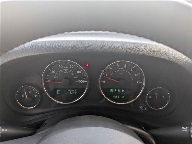 Used 2014 Jeep Wrangler Unlimited Sahara w/ Connectivity Group AWD/4WD image 11