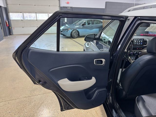 Used 2020 Hyundai Venue image 23