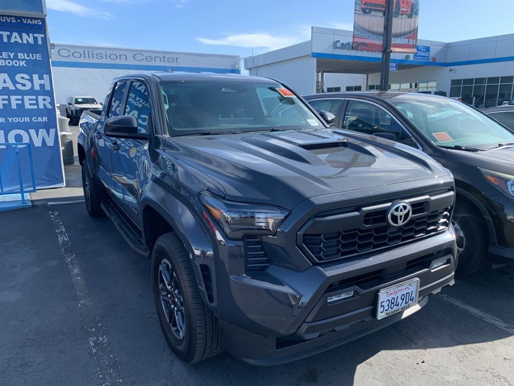 Used 2025 Toyota Tacoma TRD Sport AWD/4WD image 4