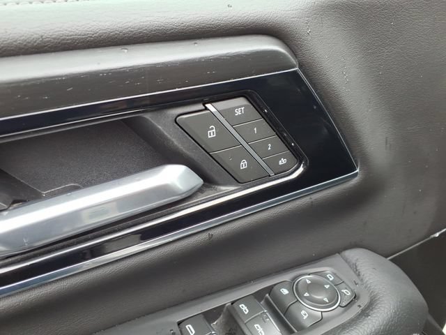 Used 2025 GMC Yukon Denali RWD image 12
