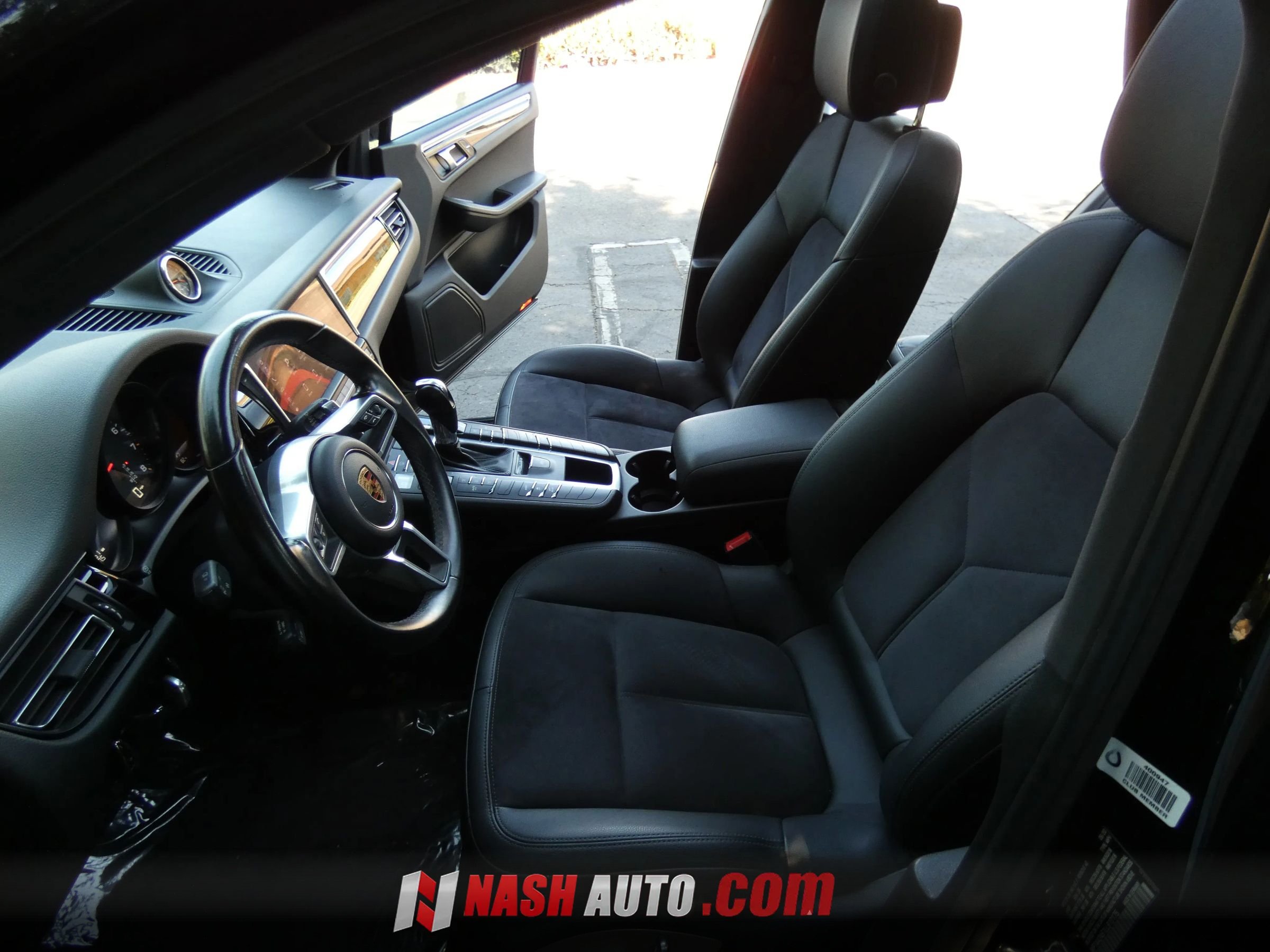 Used 2020 Porsche Macan AWD/4WD image 48