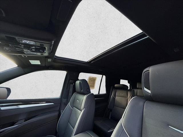 Used 2026 Cadillac Escalade Luxury w/ LPO, Floor Liner Package AWD/4WD image 15