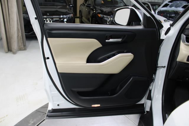Used 2023 Toyota Highlander XLE image 31