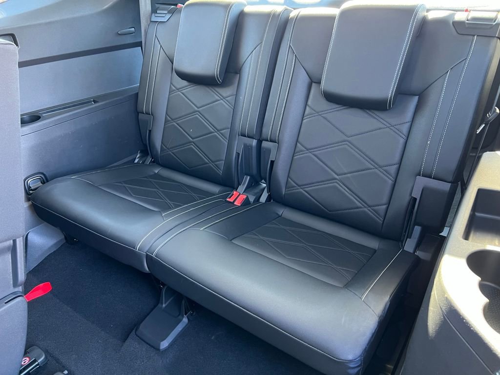 Used 2025 Volkswagen Atlas SE image 13