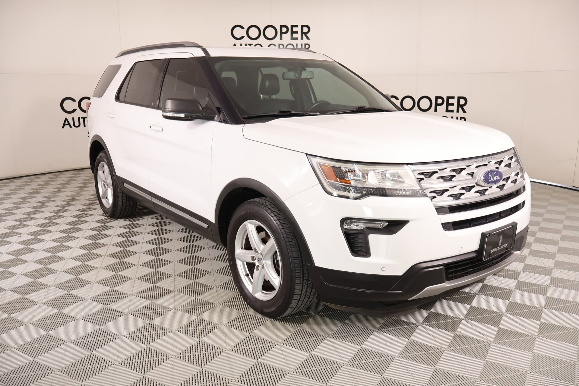 Used 2019 Ford Explorer XLT w/ Equipment Group 202A FWD image 1