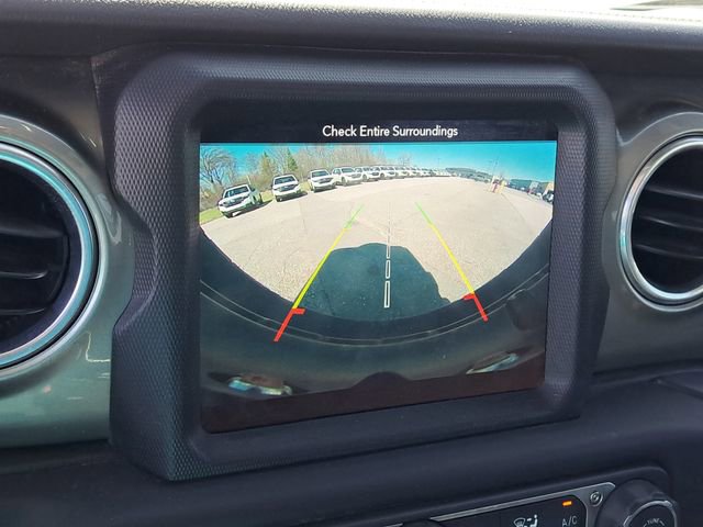 Used 2018 Jeep Wrangler Unlimited Sahara w/ Uconnect 4C Nav & Sound Group AWD/4WD image 13