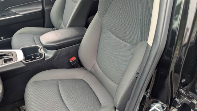 Used 2024 Toyota RAV4 LE image 15