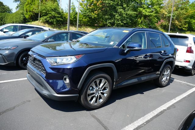 Used 2020 Toyota RAV4 XLE Premium FWD image 8