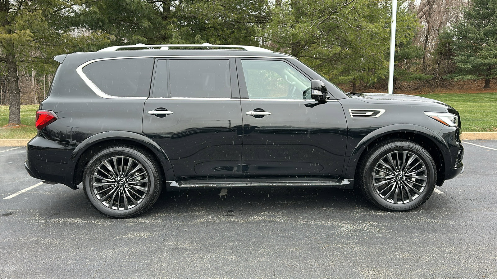 Certified 2024 INFINITI QX80 Premium Select w/ Cargo Package image 30