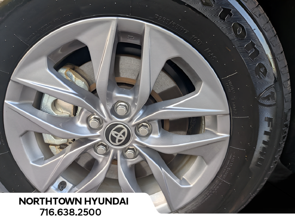 Used 2026 Toyota Sienna XLE FWD image 44