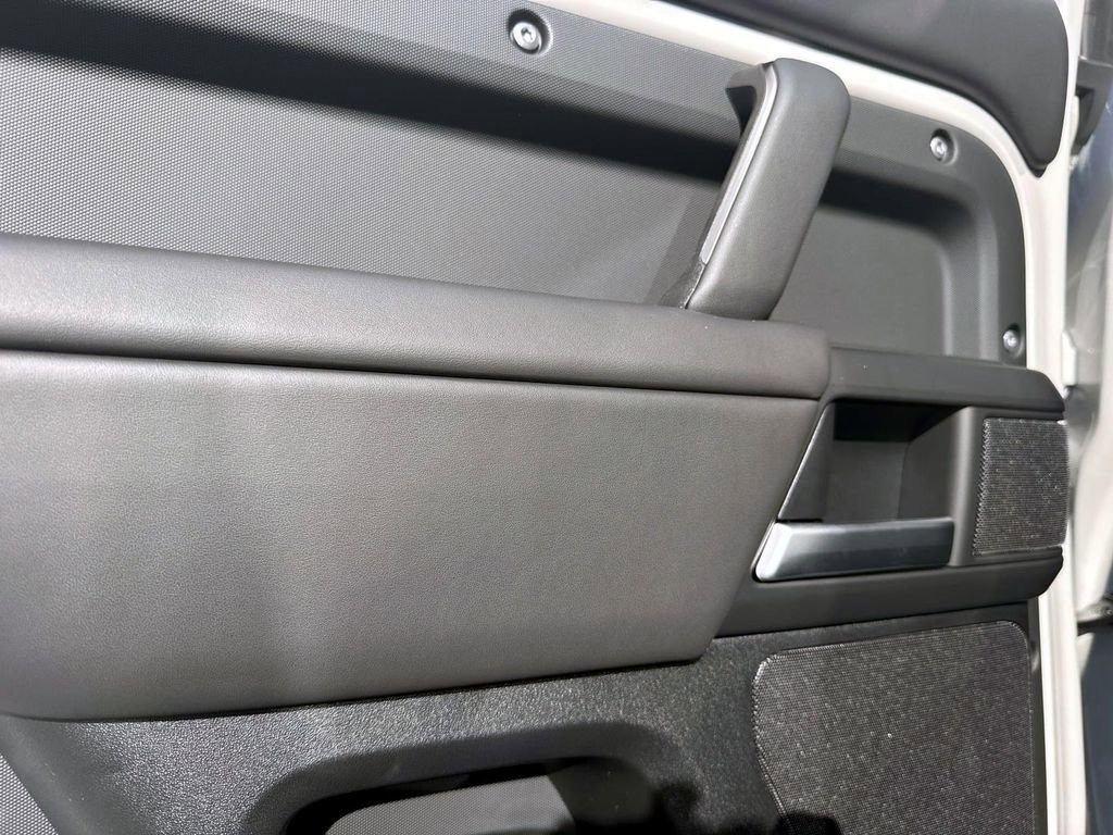 New 2026 Land Rover Defender 110 X-Dynamic SE image 11