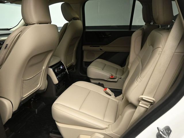 Used 2023 Lincoln Aviator AWD w/ Premium Package image 22