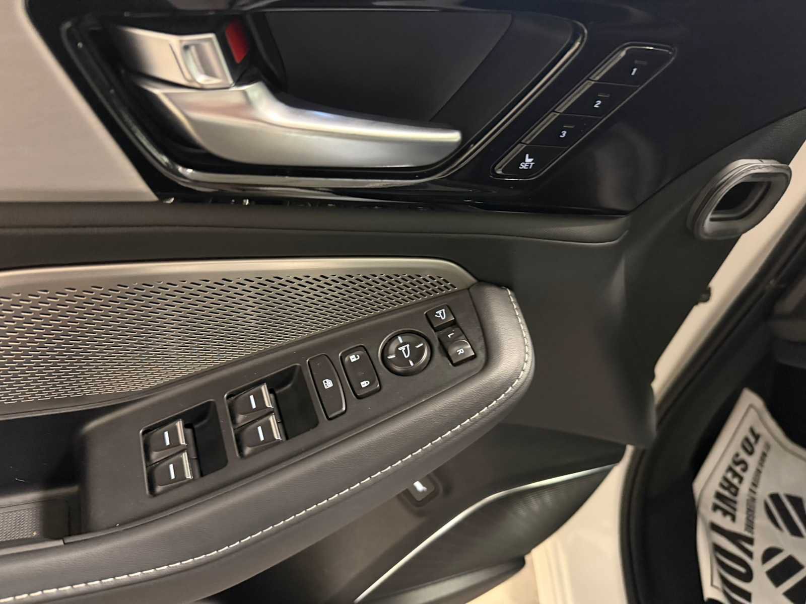 Used 2024 Acura MDX SH-AWD w/ Technology Package image 21
