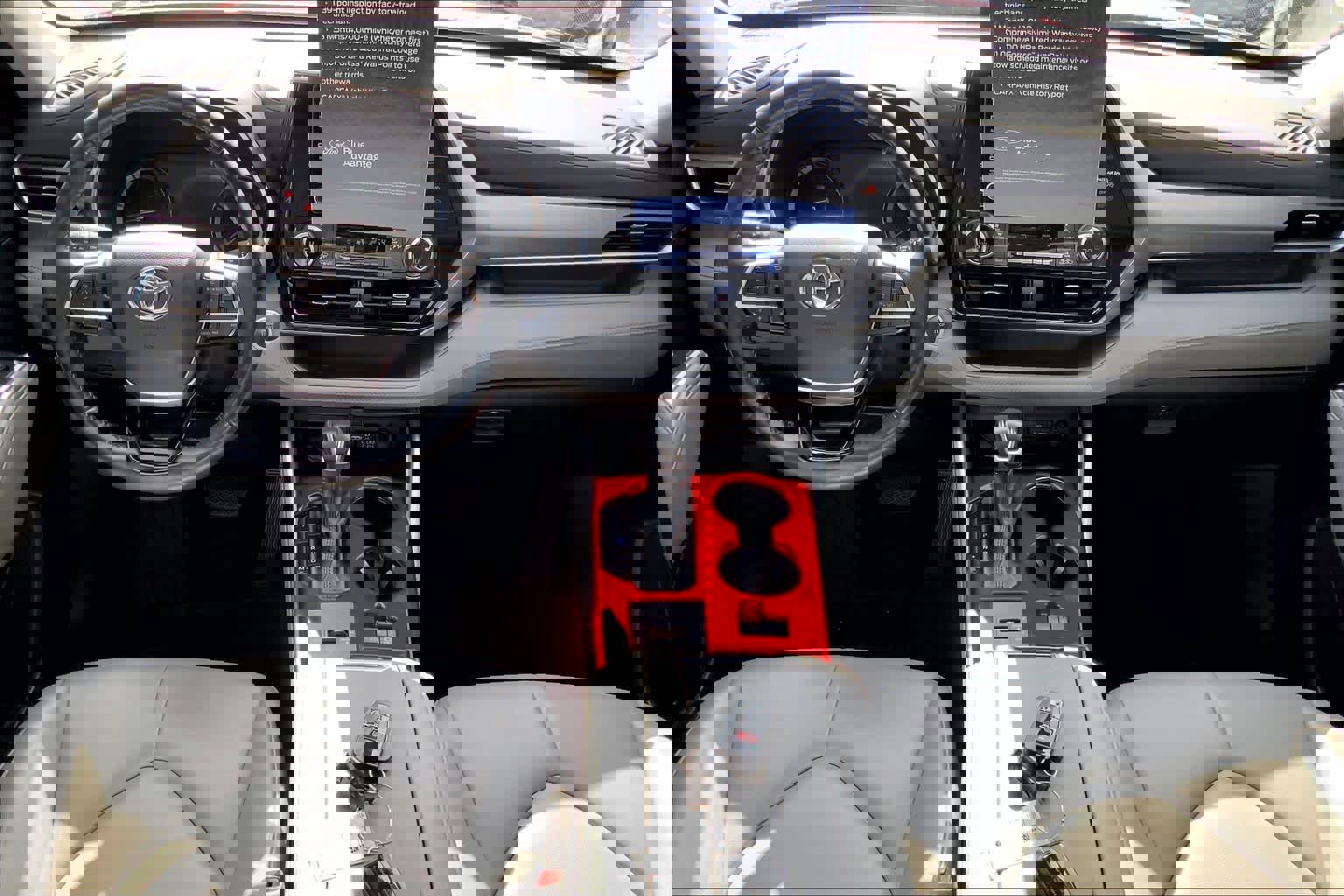 Used 2021 Toyota Highlander XLE FWD image 16