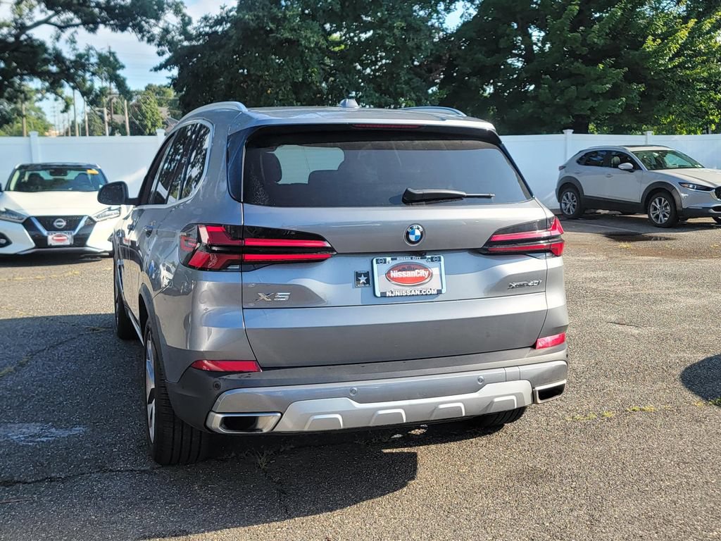 Used 2024 BMW X5 xDrive40i w/ Parking Assistance Package AWD/4WD image 7