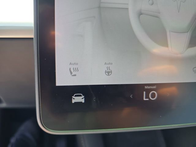 Used 2022 Tesla Model Y Long Range image 22