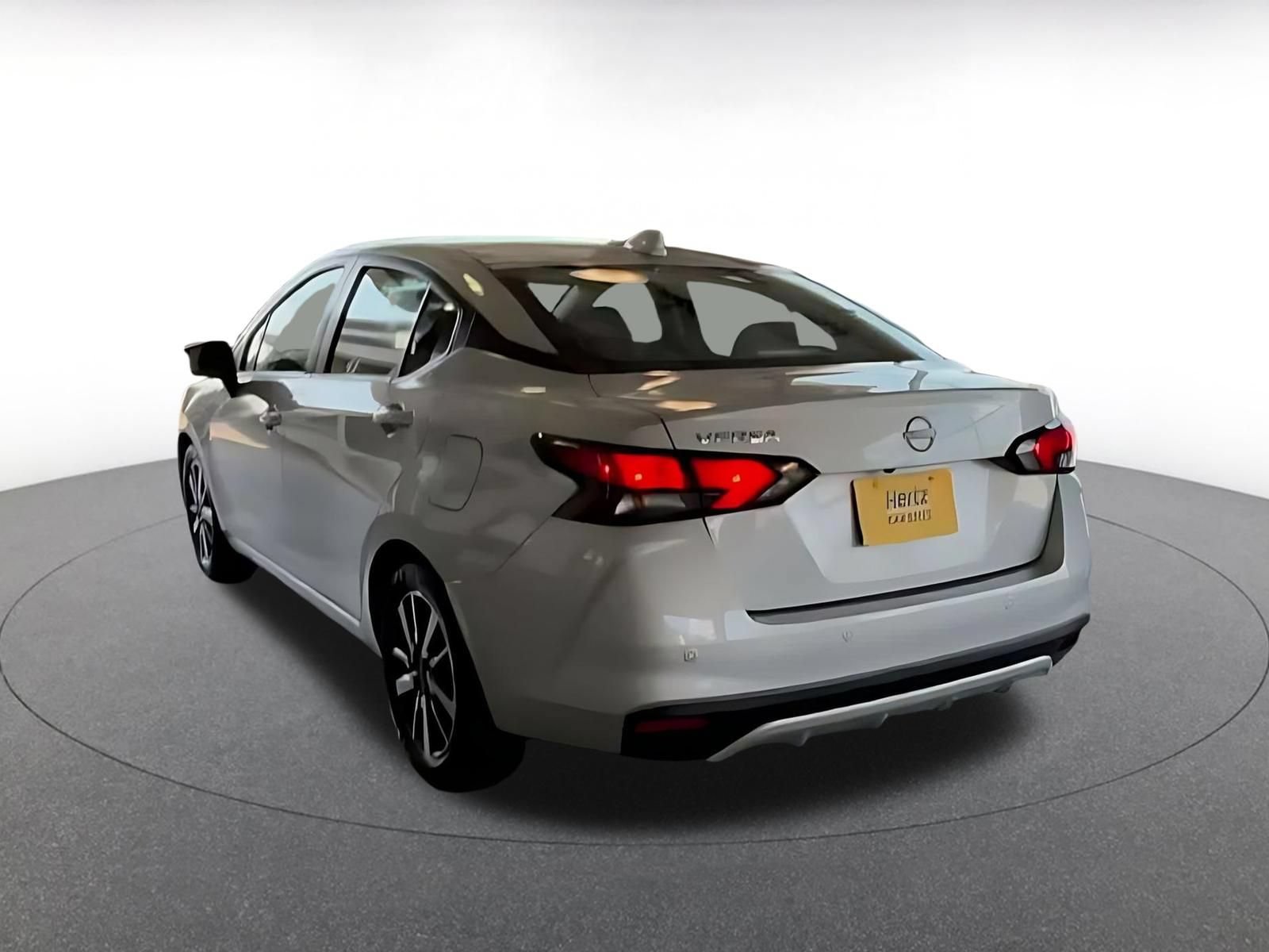 Used 2025 Nissan Versa SV FWD image 10