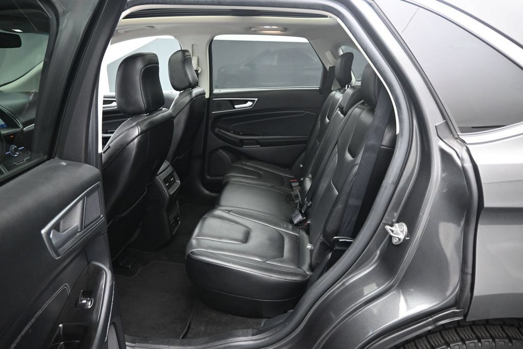 Used 2020 Ford Edge Titanium w/ Equipment Group 301A AWD/4WD image 19