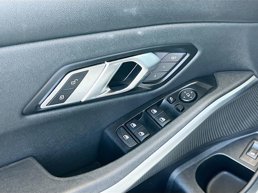 Used 2020 BMW 330i Sedan w/ Convenience Package RWD image 17