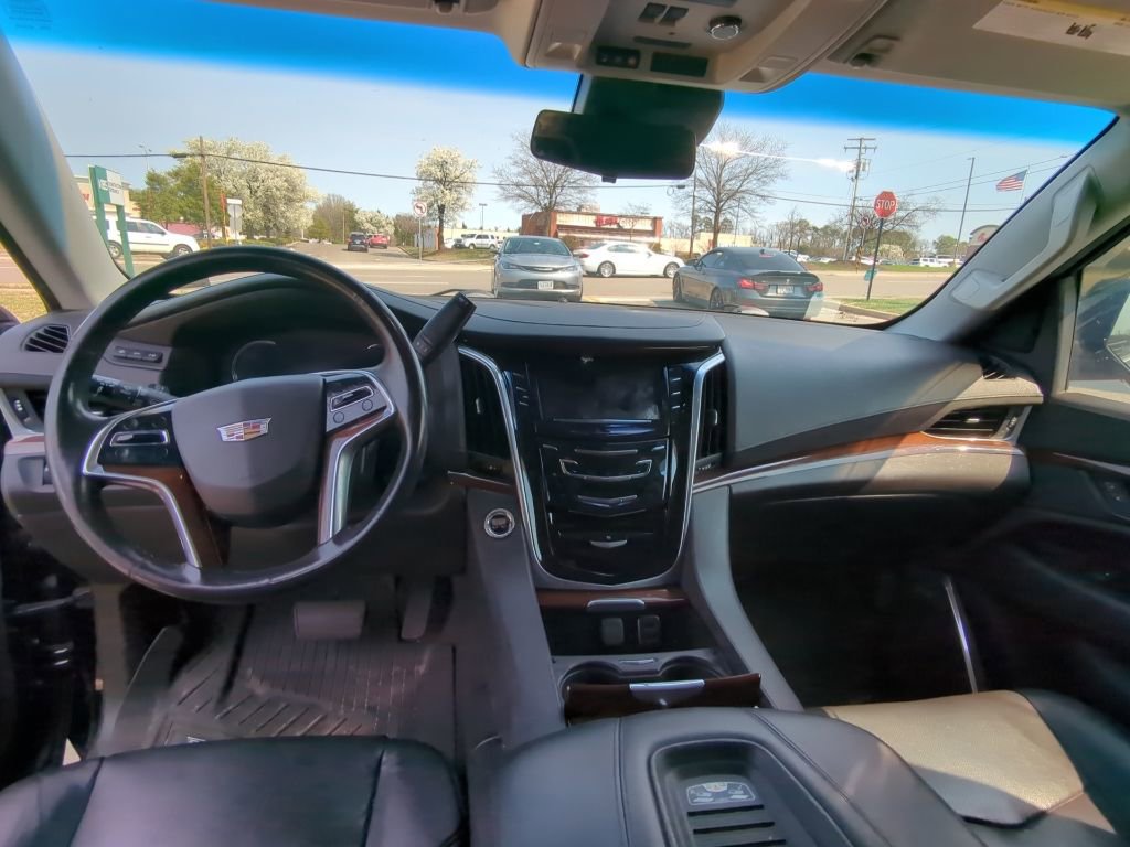 Used 2019 Cadillac Escalade Premium Luxury image 15