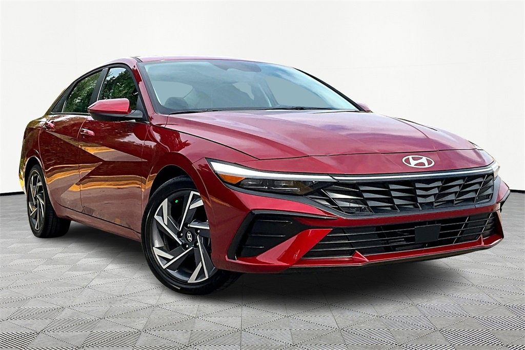 Certified 2025 Hyundai Elantra SEL image 12