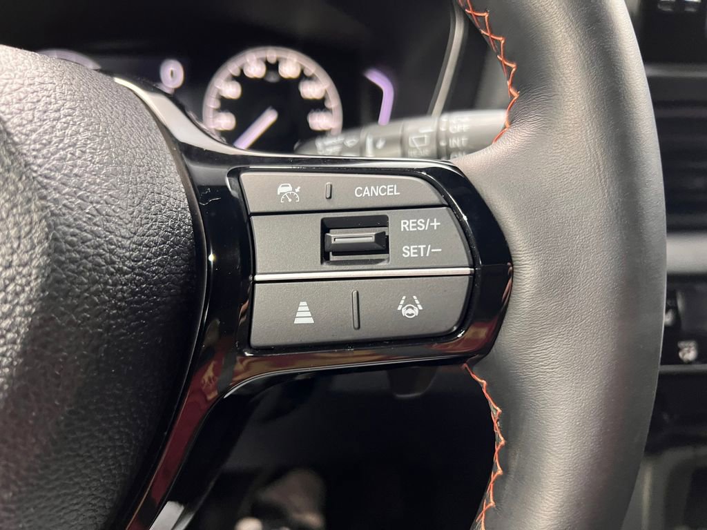 Used 2025 Honda Pilot TrailSport image 10