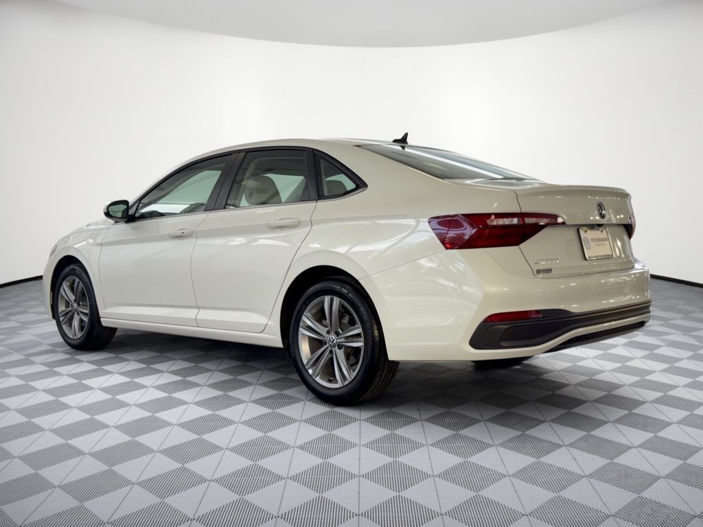 Used 2024 Volkswagen Jetta SE w/ Panoramic Sunroof Package FWD image 3