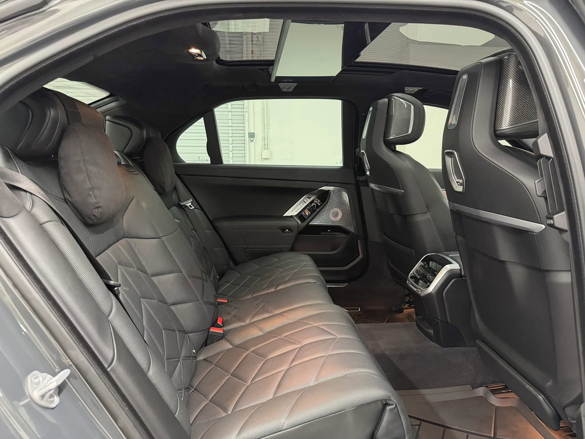 Used 2024 BMW 760i xDrive AWD/4WD image 18