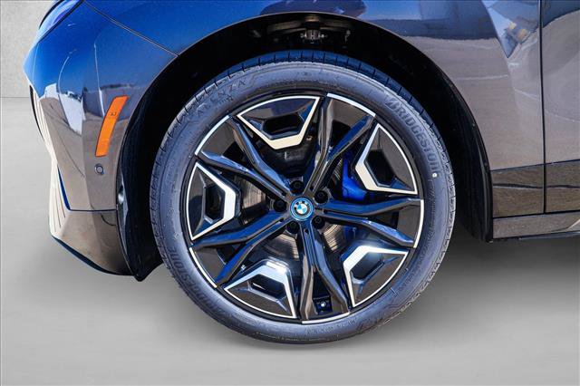 Used 2024 BMW iX xDrive50 w/ Sport Package AWD/4WD image 9